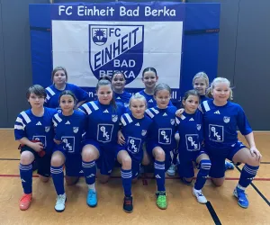 D-Juniorinnen freuen sich über neuen Trikotsatz